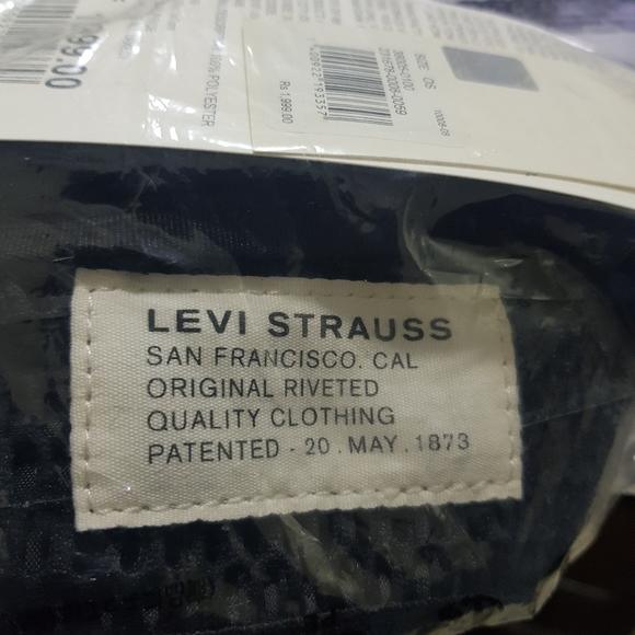 Levis Original Sling Bag or Waist Bag for men - Picture 2 of 6